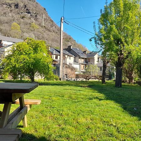 شقة T3 Neuf 65M2 5 Personnes Avec Jardin Au Calme, Menage Inclus, Local Velo Bagnères-de-Luchon المظهر الخارجي الصورة