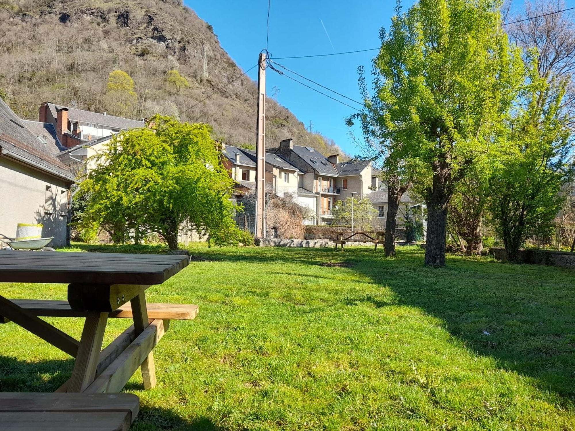 شقة T3 Neuf 65M2 5 Personnes Avec Jardin Au Calme, Menage Inclus, Local Velo Bagnères-de-Luchon المظهر الخارجي الصورة